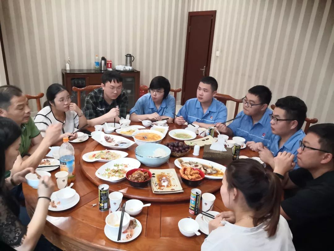 建議| 圓桌會(huì)議定期舉行，實(shí)習(xí)生專場